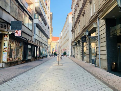 Eladó Üzlethelyiség 1052 Budapest 5. kerület 