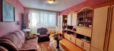 Eladó Lakás, Komárom-Esztergom megye, Tatabánya - Teljesen felújított, 2 szoba-hallos lakás kellemes, parkos környezetben