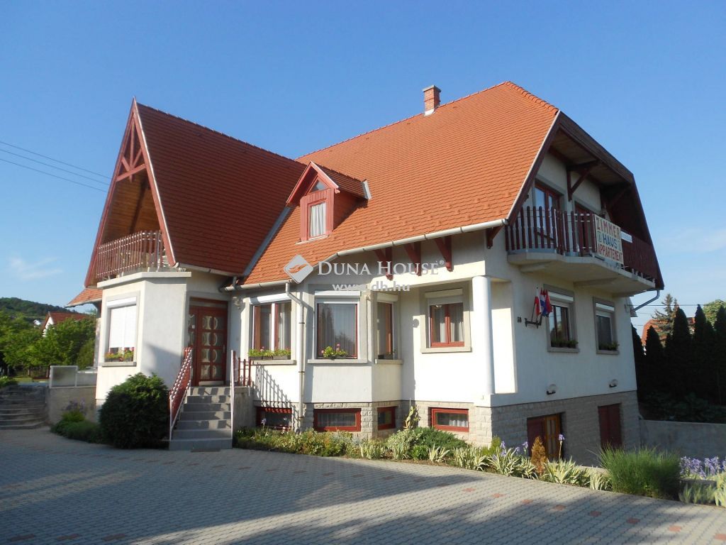 8230 Balatonfüred , három szintes Apartman ház,nagy telekkel — 1/48