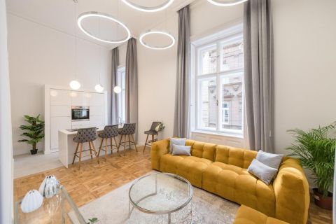 Eladó Lakás 1061 Budapest 6. kerület , Andrássy út elején eladó lakás plusz egy iroda egyben, akár visszabérléssel