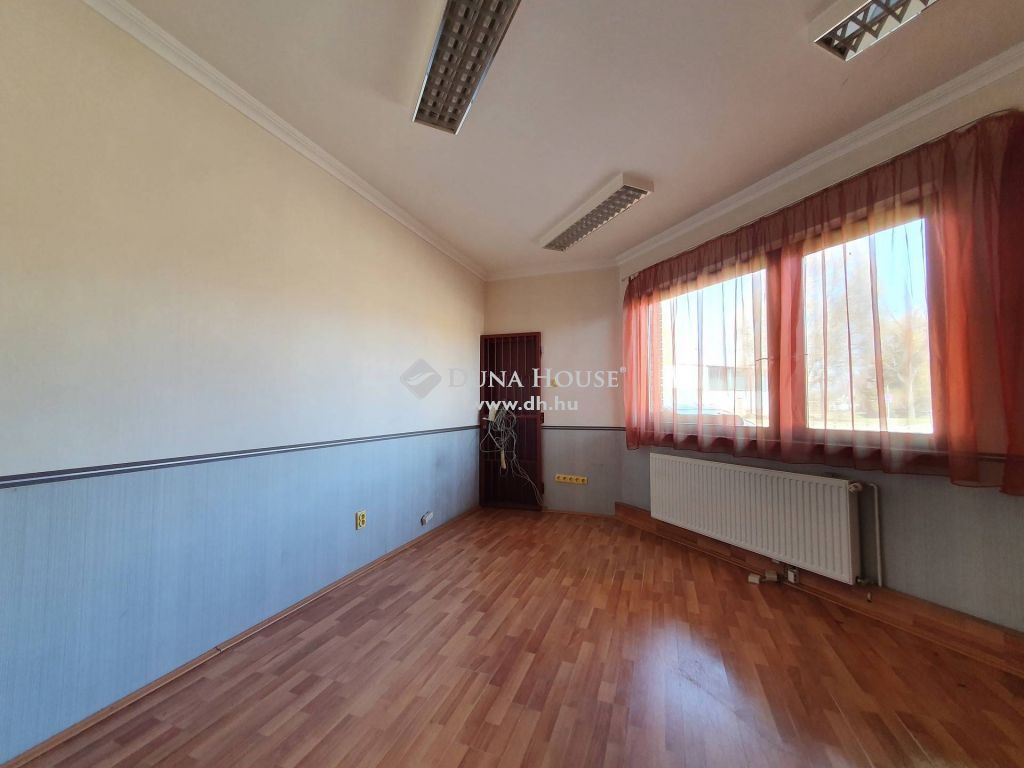 6000 Kecskemét , Kiadó irodák, csarnok, raktár több méretben. — 1/18