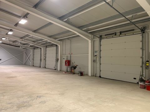 Kiadó Ipari 2241 Sülysáp Hőszigetelt épületben 285 nm - es raktár kiadó frekventált helyen !