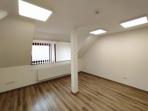 Kiadó Iroda 2241 Sülysáp ,  Modern, hőszigetelt épületben 23 nm - es irodahelyiség kiadó frekventált helyen !