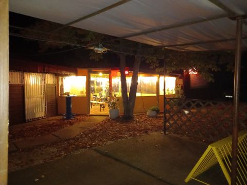 Eladó Üzlethelyiség 2481 Velence a strandon, utcai kapcsolattal