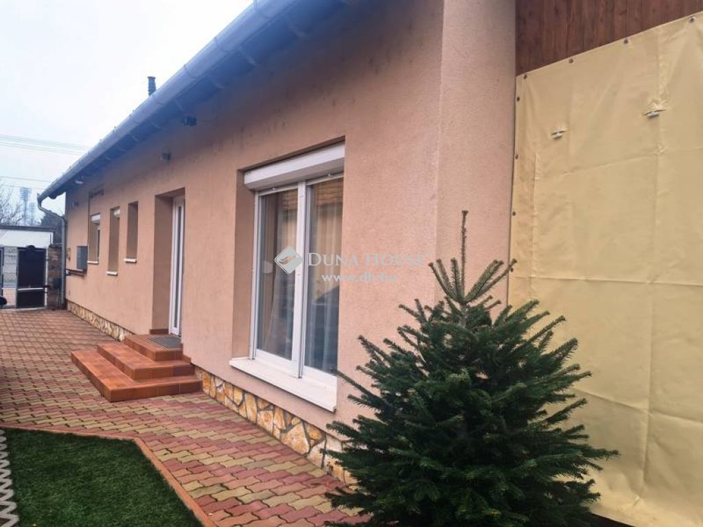 8600 Siófok , belváros közeli, felújított családi ház — 1/26