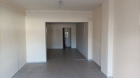 Kiadó Üzlethelyiség 2941 Ács 