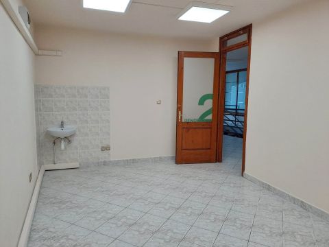 Kiadó Üzlethelyiség 7400 Kaposvár , Üzlethelység, Kaposvár szívében a Fő utcán!