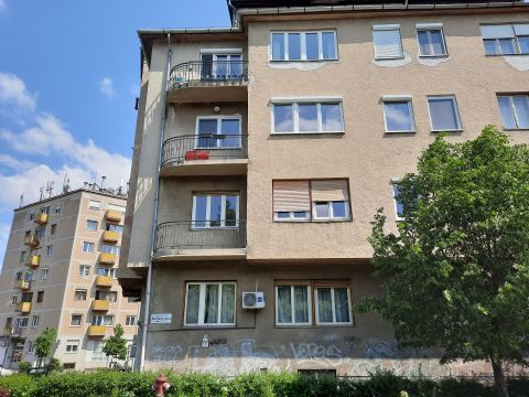 Eladó Lakás 1113 Budapest 11. kerület #GELLÉRTHEGYközeli#LAKÁS#IRODA#ERKÉLY#napos#felújítandó