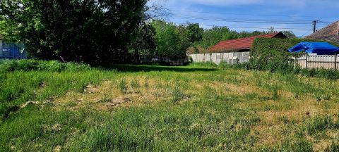 Eladó Telek 8143 Sárszentmihály , Összközműves telek 380 m2-es felújítandó/bontandó műhellyel, a központban