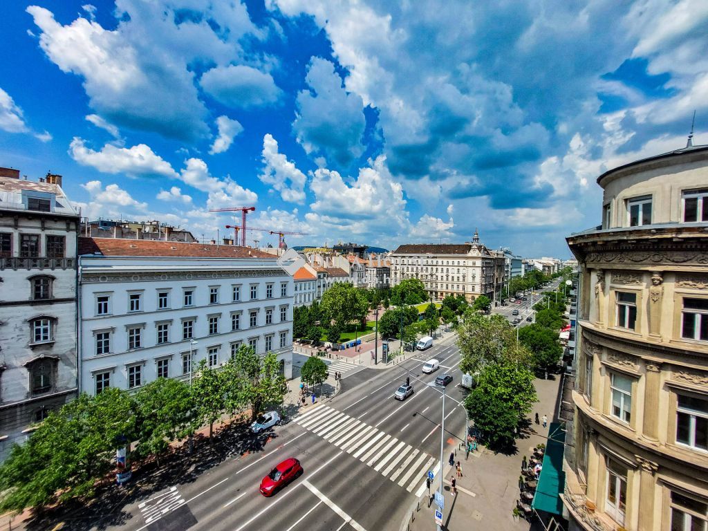 1065 Budapest 6. kerület , Erkélyes lakás PÁRATLAN PANORÁMÁVAL a Bazilika vonzáskörzetében — 1/24