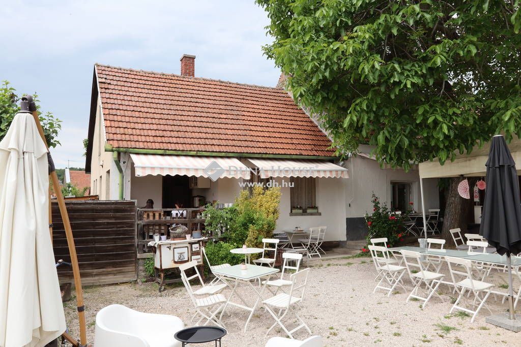8237 Tihany , Tihany Központ — 1/11