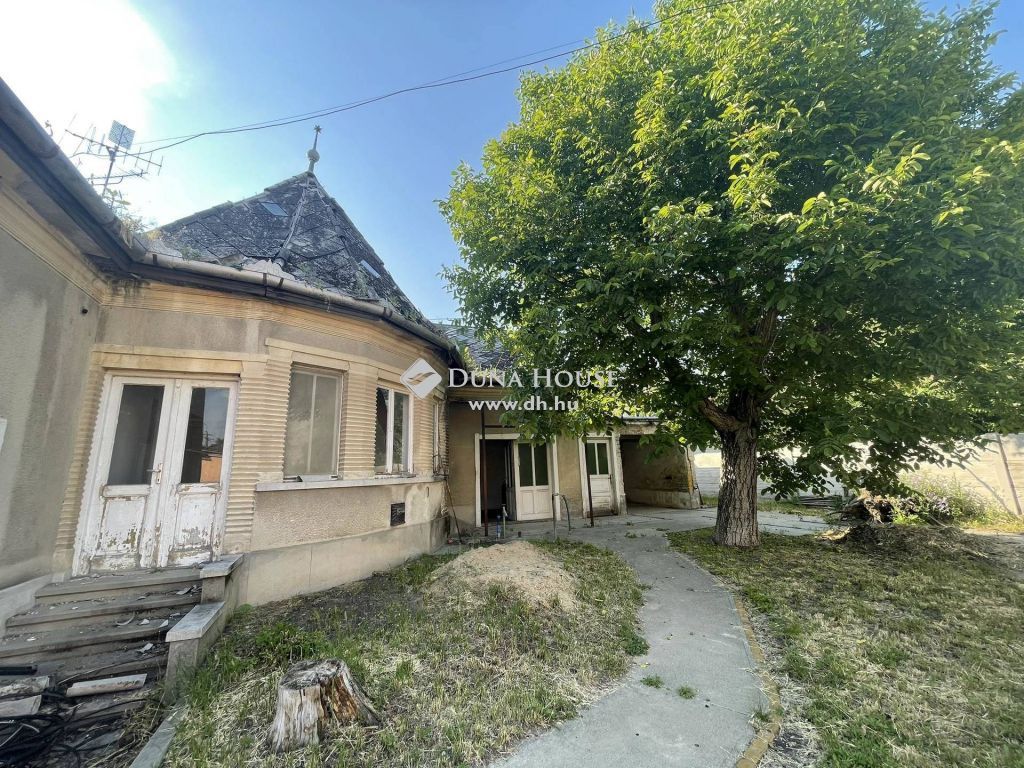 6070 Izsák , Izsák főutcáján kiváló lokációban ház vagy üzlethelyiség — 1/8