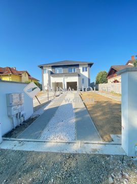 Eladó Ház, Pest megye, Őrbottyán - Központ közeli, aszfaltos utca