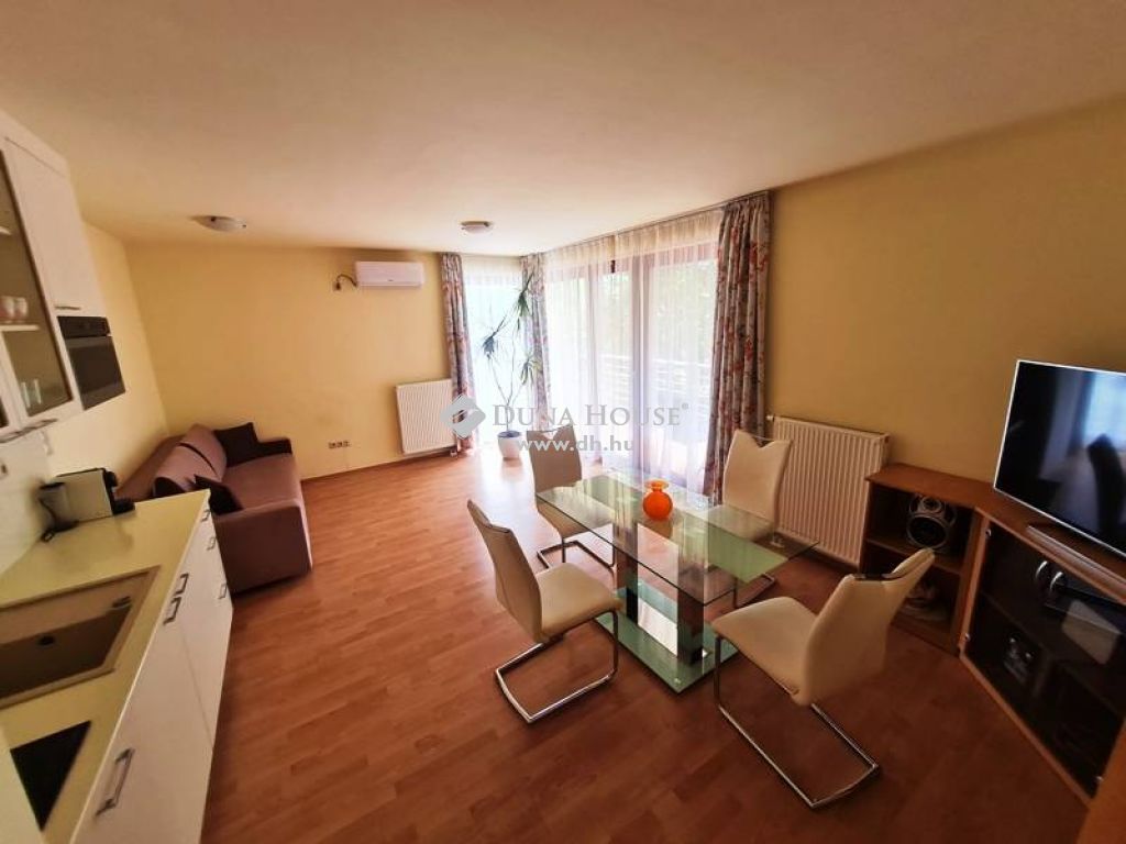 8600 Siófok , aranypart, Petőfi sétány közelében — 1/19