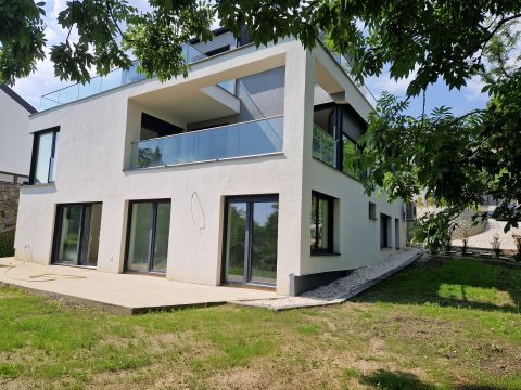Eladó Iroda  TÁBORHEGYEN PANORÁMÁS ÚJÉPÍTÉSŰ INGATLANOK