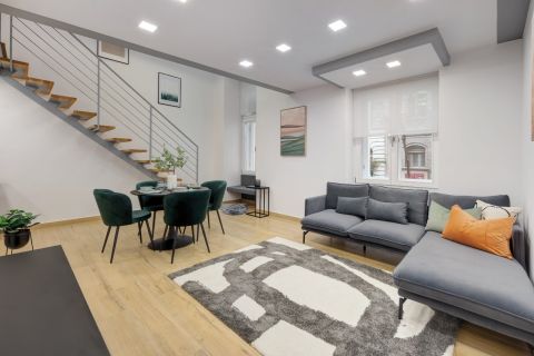 Eladó Lakás 1055 Budapest 5. kerület , Falk Miksa utcában frissen felújított, duplakomfortos, belső 2 szintes lakás eladó "A"