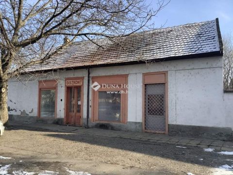Kiadó Üzlethelyiség 6430 Bácsalmás , Központban