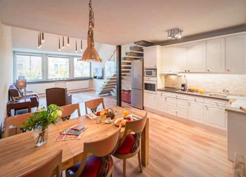 Kiadó Lakás 1014 Budapest 1. kerület , Szentháromság utcában napfényes, duplakomfortos duplex kiadó
