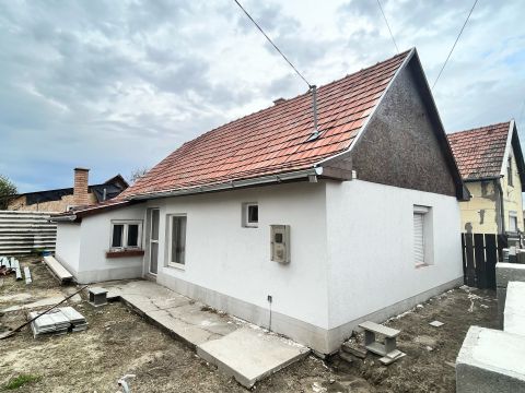 Eladó Ház 2721 Pilis , Teljesen felújított ház