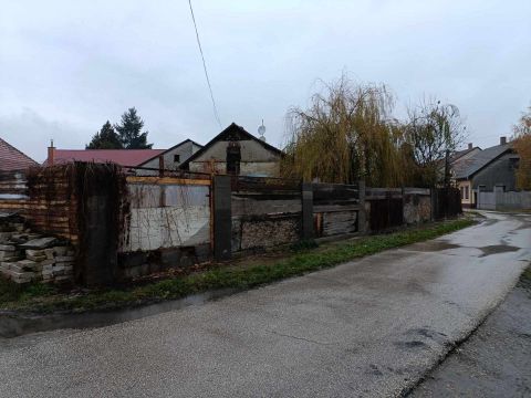 Eladó Telek 2750 Nagykőrös Csendes aszfaltozott utcában 264 nm-es építési telek eladó