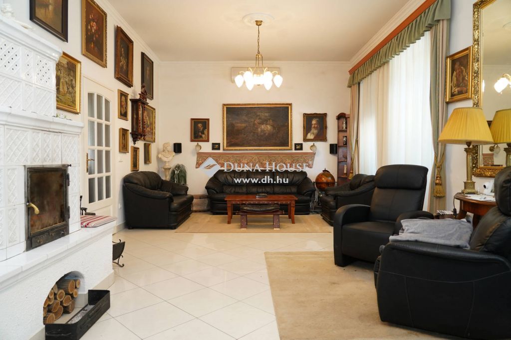 8200 Veszprém , Veszprém Belváros — 1/36