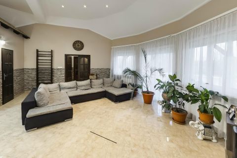 Eladó Ház 6000 Kecskemét KADAFALVA 3000 m2-es PARKOSÍTOTT TELKEN NAPPALI + 4 SZOBÁS EGYEDI TERVEZÉSŰ CSALÁDI HÁZ ELADÓ