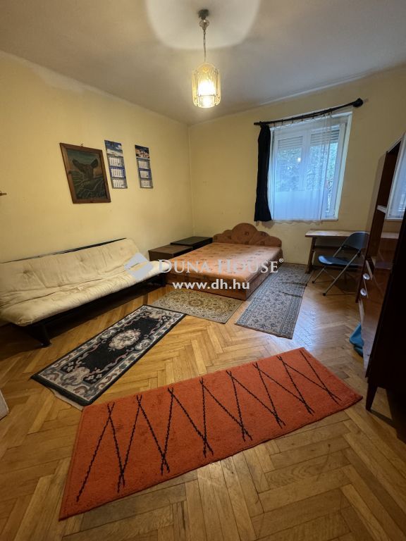 8200 Veszprém , veszprém stadion utca parkoló — 1/11