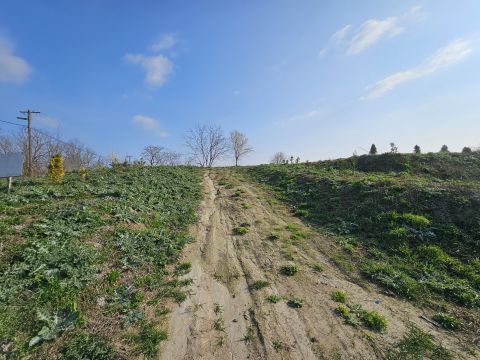 Eladó Telek 8151 Szabadbattyán Buszmegállótól 5 percre, lakott övezetben 