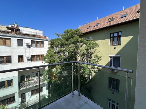 Eladó Lakás 1085 Budapest 8. kerület , Palotanegyedben erkélyes, AA++ újépítésű lakás eladó 506.