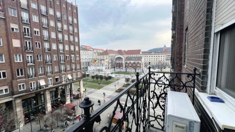 Eladó Lakás 1075 Budapest 7. kerület , Nettó 8% hozam a Madách téren, Airbnb engedéllyel