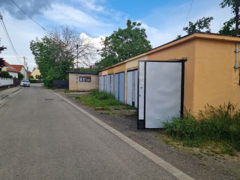 Eladó Parkoló 7634 Pécs Pécs, Kovácstelepen, önálló garázs eladó!