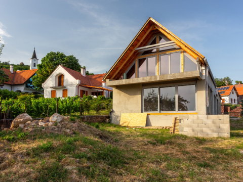 Eladó Ház 8226 Alsóörs Újépítésű ingatlan - festői panorámával! Ne hagyja ki ezt a remek lehetőséget! 