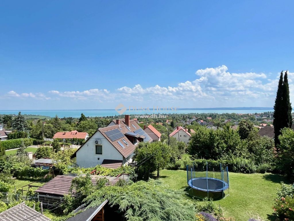 8230 Balatonfüred , Péterhegy csendes utcájában örökpanorámás környezetben — 1/28
