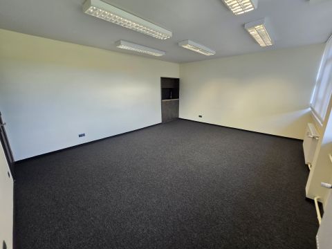 Kiadó Iroda 8200 Veszprém 