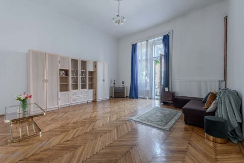 Eladó Lakás 1071 Budapest 7. kerület Keleti közelében ELADÓ rendezett házban két szobás költözhető lakás