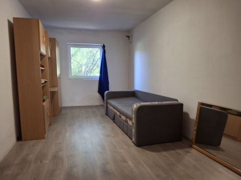 Eladó Lakás 2063 Óbarok , Csendes  utcájában