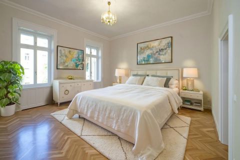 Eladó Lakás 1055 Budapest 5. kerület , Eladó az 5.kerületben Airbnb lehetőséggel,felújított 3 egységű lakás !!