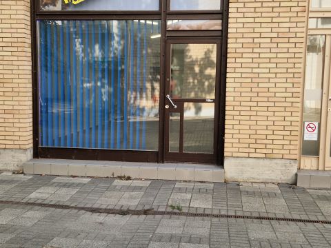 Eladó Üzlethelyiség 6000 Kecskemét Belvárosban 53 nm-es utcafronti üzlethelyiség eladó!