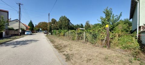 Eladó Telek 2890 Tata Újhegy központhoz közeli részén