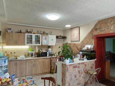 Eladó Ház 6000 Kecskemét , Kecskemét központjától 8 percre 2 szoba, konyha, étkezős ház eladó
