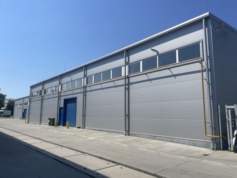 Kiadó Ipari 6000 Kecskemét , Kecskemét belterületén közel 3700 nm-es csarnok KIADÓ!