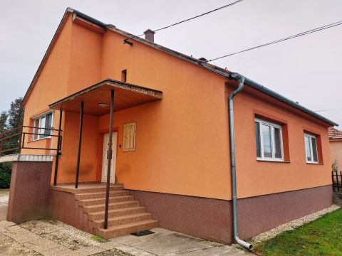Eladó Ház 9431 Fertőd , Fertődön három szobás jó állapotú családi ház eladó