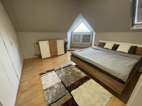 Eladó Lakás 6300 Kalocsa , BEFEKTETÉSI LEHETŐSÉG frekventált helyen üzlethelyiség + lakás 