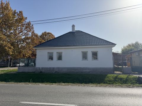 Eladó Ház 2200 Monor 