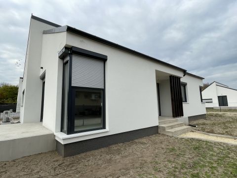Eladó Ház 2760 Nagykáta , Prémium minőségű újépítésű családi ház eladó
