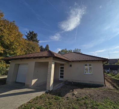 Eladó Ház 8132 Lepsény , Buszmegállótól 500m-re, újépítésű, hőszivattyús ház