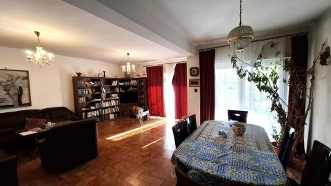 Eladó Ház 9700 Szombathely , Stromfeld városrészen sorház, garázzsal, nagy telekkel