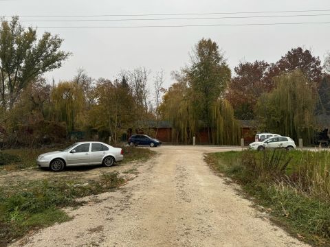 Eladó Telek 2300 Ráckeve Ráckevén a strand közelében 700 m2  telek eladó Dupla ikerház épithető rá !