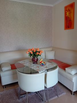 Eladó Lakás 8600 Siófok , ELADÓ Siófokon, Balaton parttól 800 m-re egy tágas, modernizált, igényes pasztell varázs  lakás!