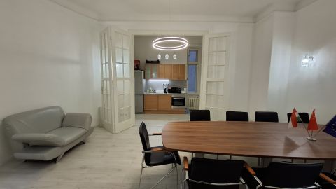Eladó Lakás 1055 Budapest 5. kerület , ELADÓ 3 szobás POLGÁRI lakás a JÁSZAI MARI TÉR közelében